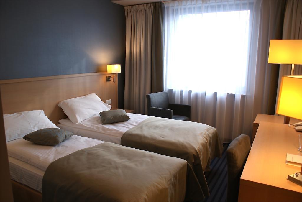 Hotel Lazur Spa & Conference Kaliszki Стая снимка